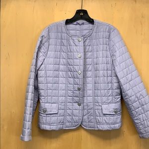 Lightweight quilted jacket. Snap closings/pockets